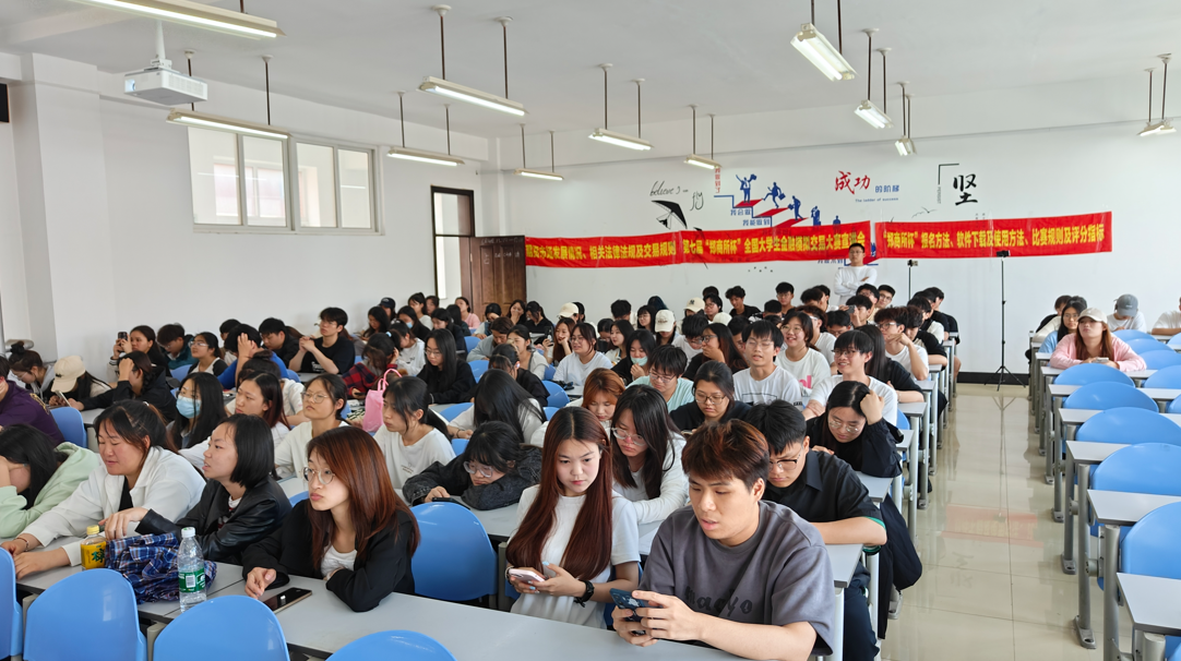 “期貨知識進(jìn)校園” 暨第七屆“鄭商所杯”全國大學(xué)生金融模擬交易大賽宣講會 新聞稿 “期貨知識進(jìn)校園” 暨第七屆“鄭商所杯”全國大學(xué)生金融模擬交易大賽宣講會 新聞稿